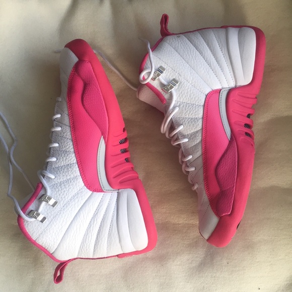 Air Jordan 12 Valentine's Day Vivid Pink - Picture 3 of 15